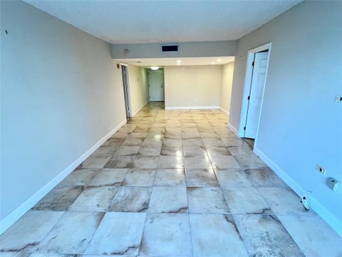 Tiny photo for 3625 N Country Club Drive #210, Aventura, FL 33180 (MLS # B26090934)