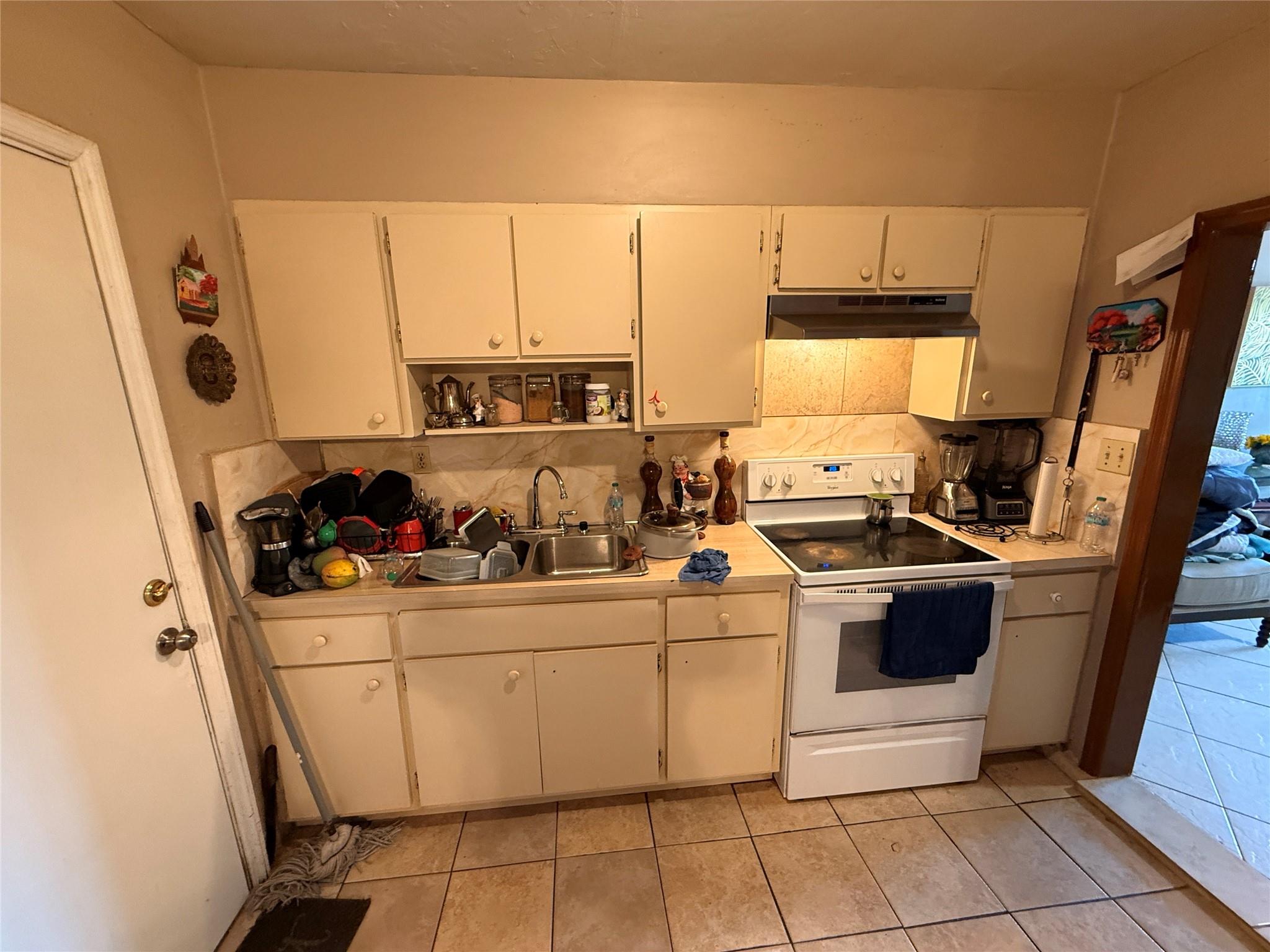 2377 NW 84th St