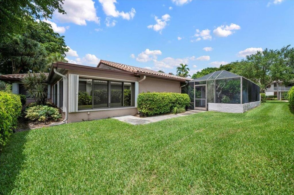 Photo of 29 Bristol Lane, Boynton Beach, FL 33436 (MLS # R10998699)