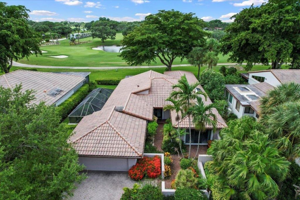 Photo of 29 Bristol Lane, Boynton Beach, FL 33436 (MLS # R10998699)