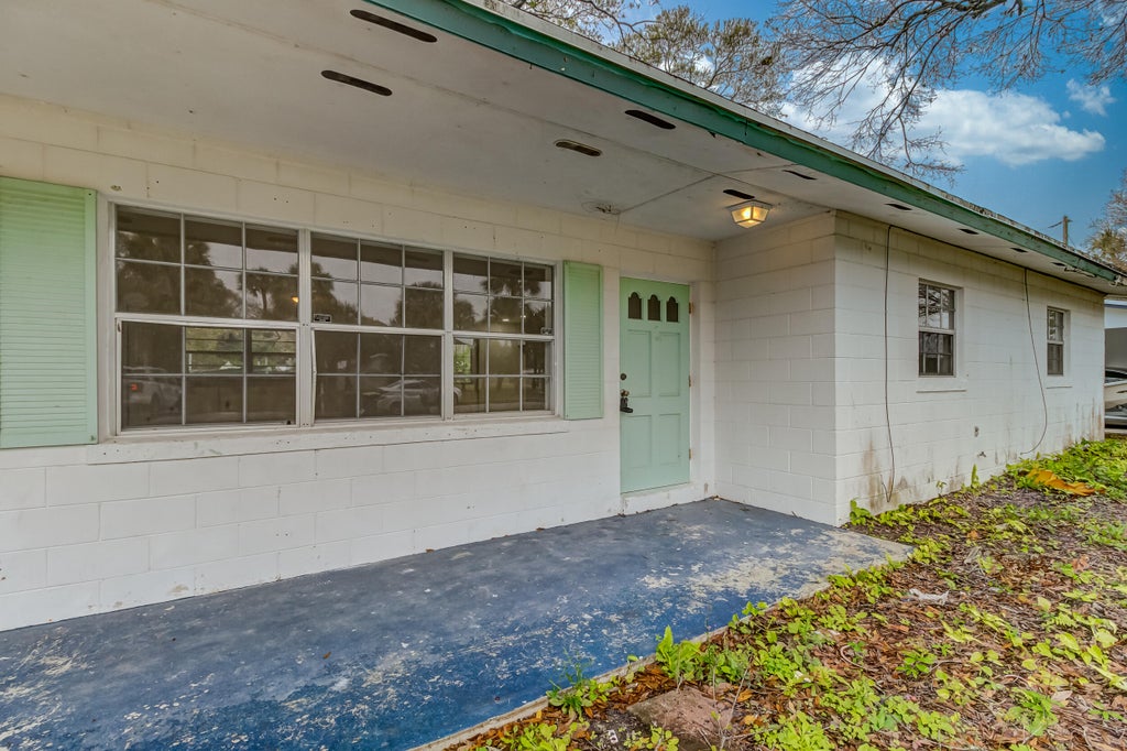 Photo of 3005 Tennessee Avenue, Fort Pierce, FL 34947 (MLS # R11056559)