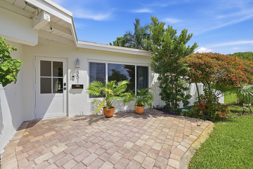 Photo of 351 SW 13TH Street, Pompano Beach, FL 33060 (MLS # B26057951)