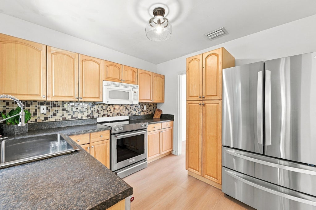 Photo of 351 SW 13TH Street, Pompano Beach, FL 33060 (MLS # B26057951)