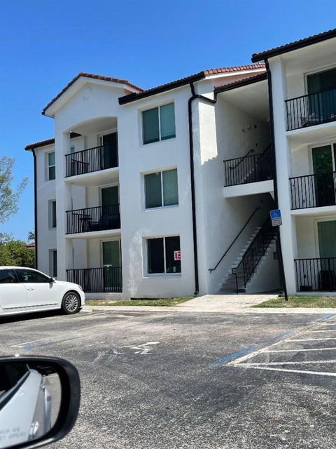 Condominium in Boynton Beach FL 1304 Villa Circle Cir 15.jpg