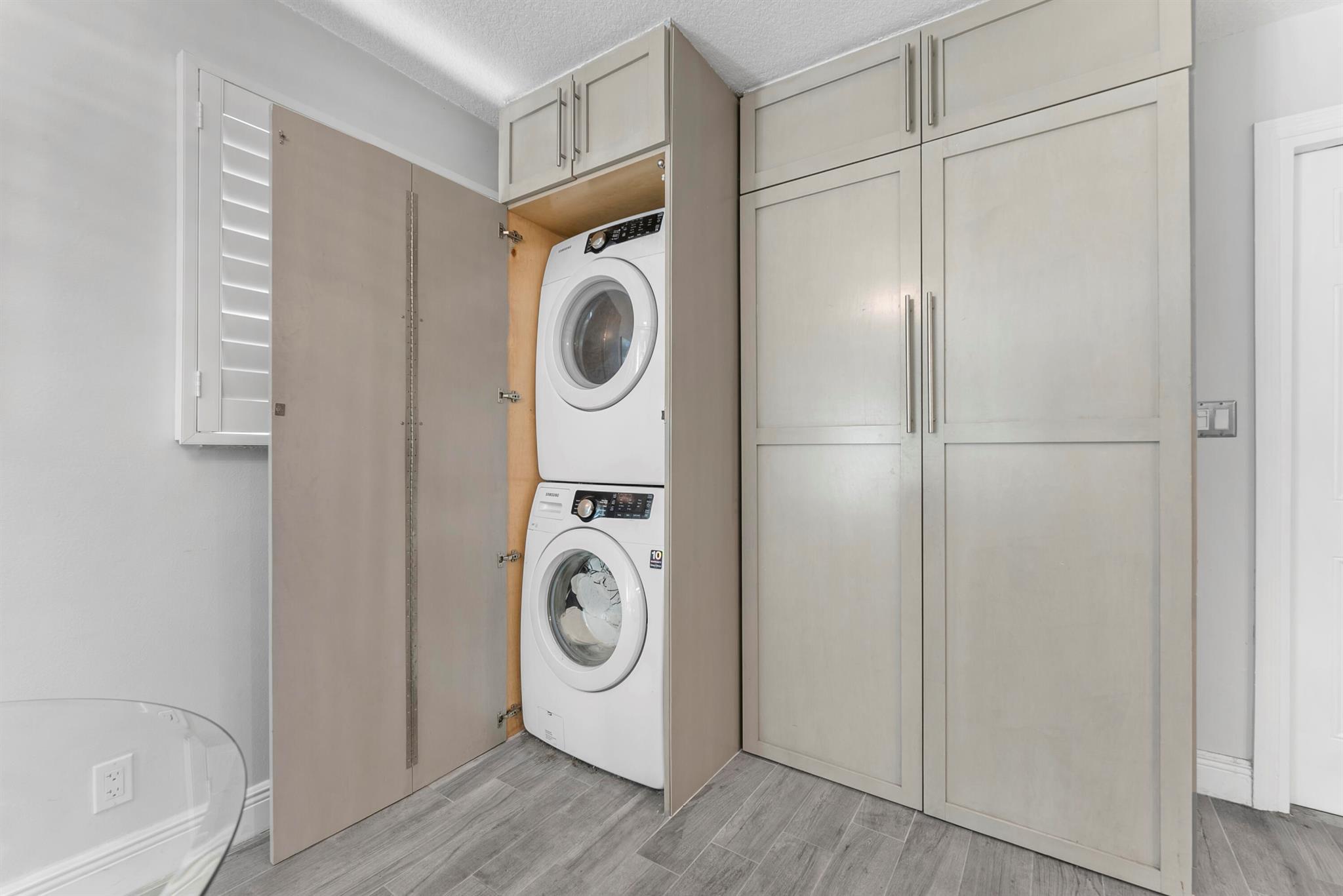 KNOB HILL - Residential