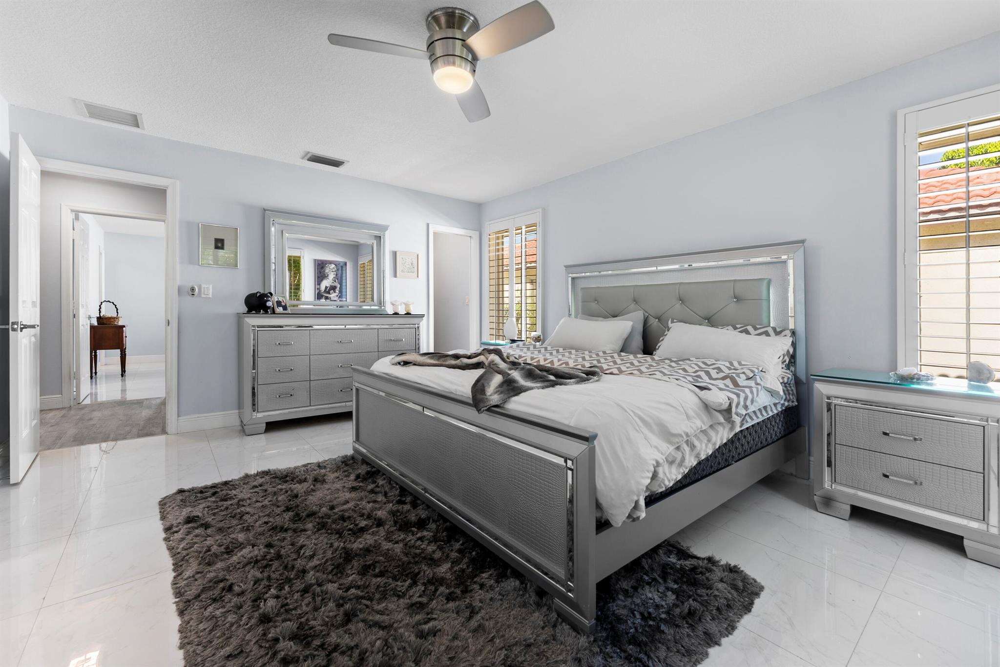 KNOB HILL - Residential