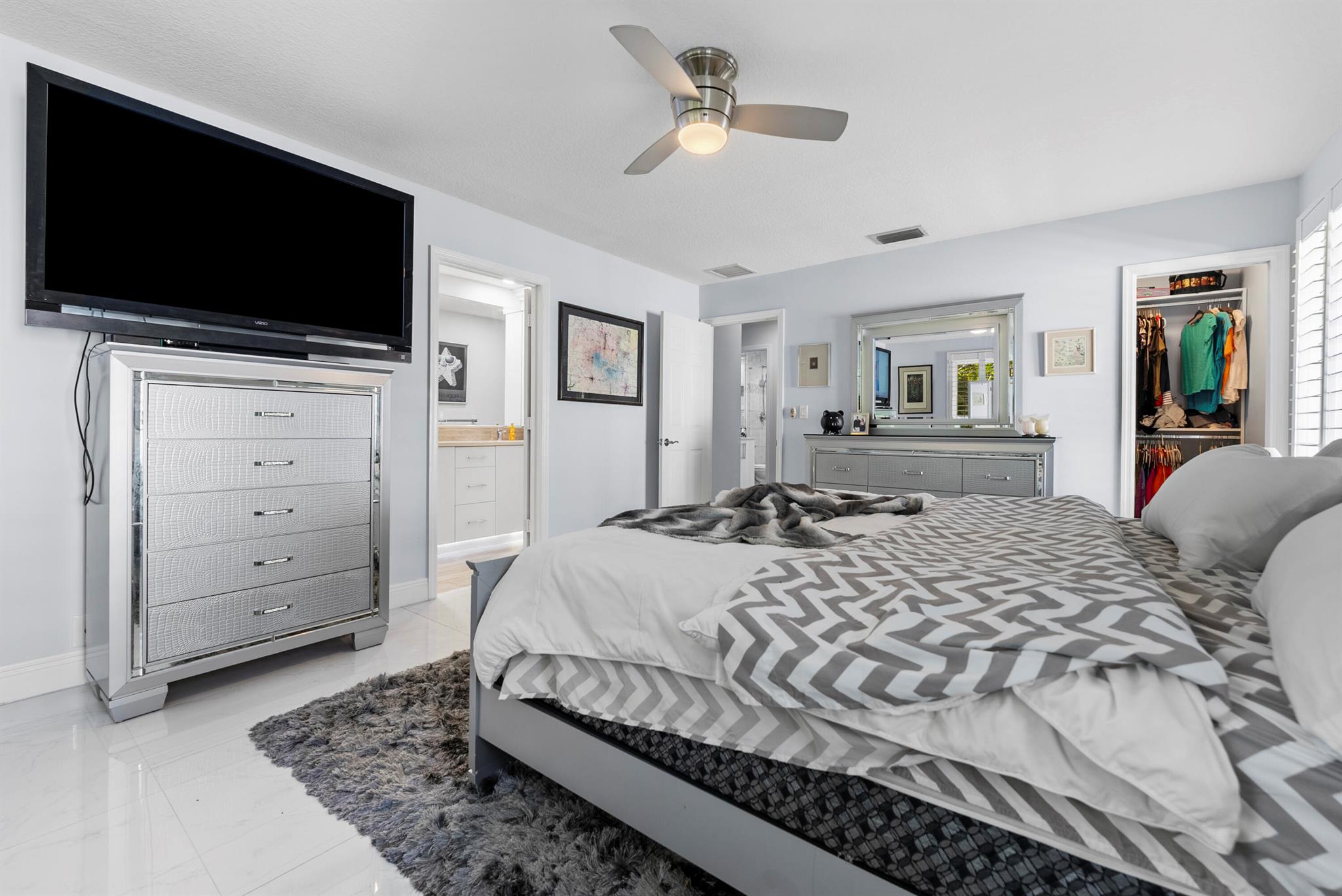 KNOB HILL - Residential