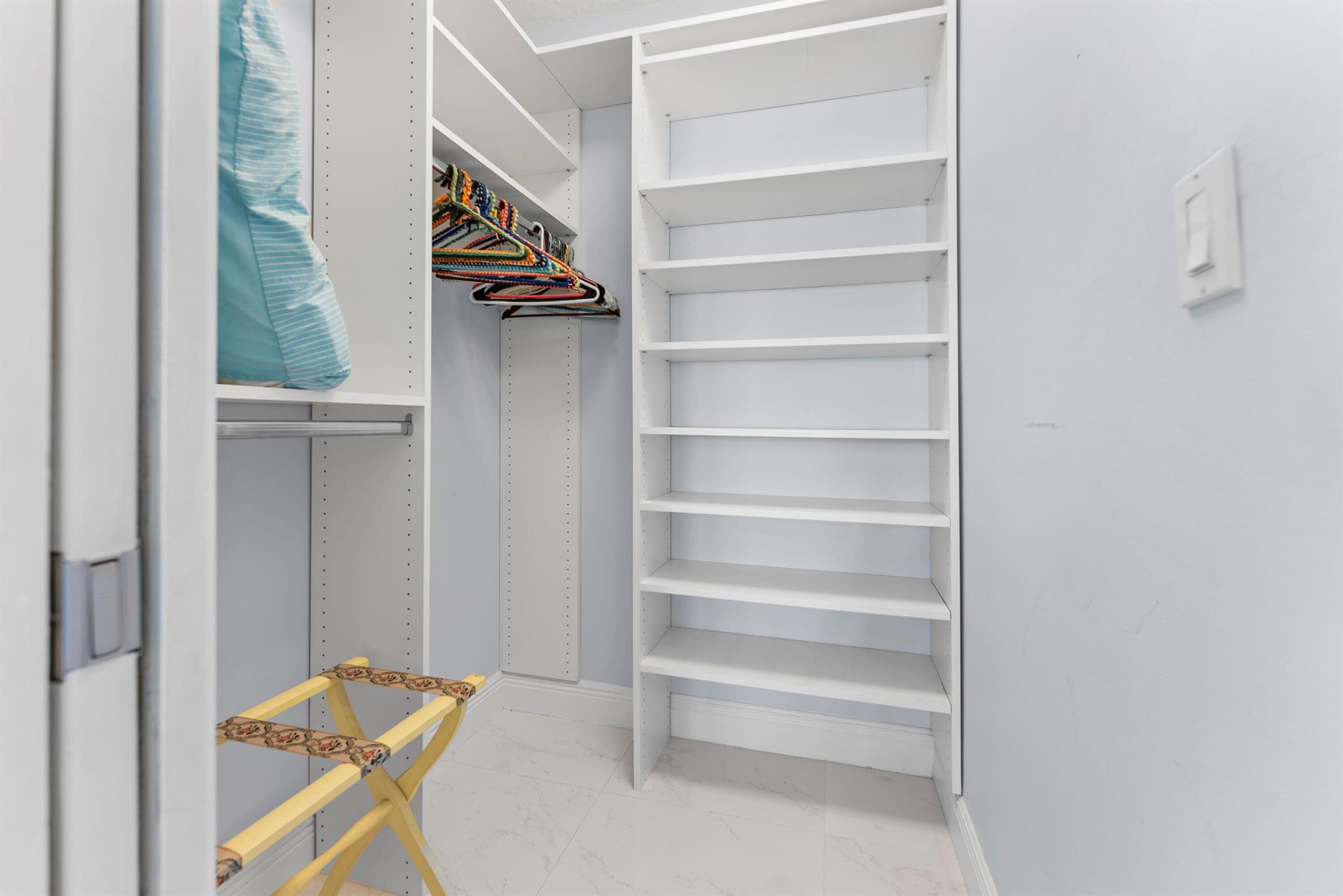 KNOB HILL - Residential