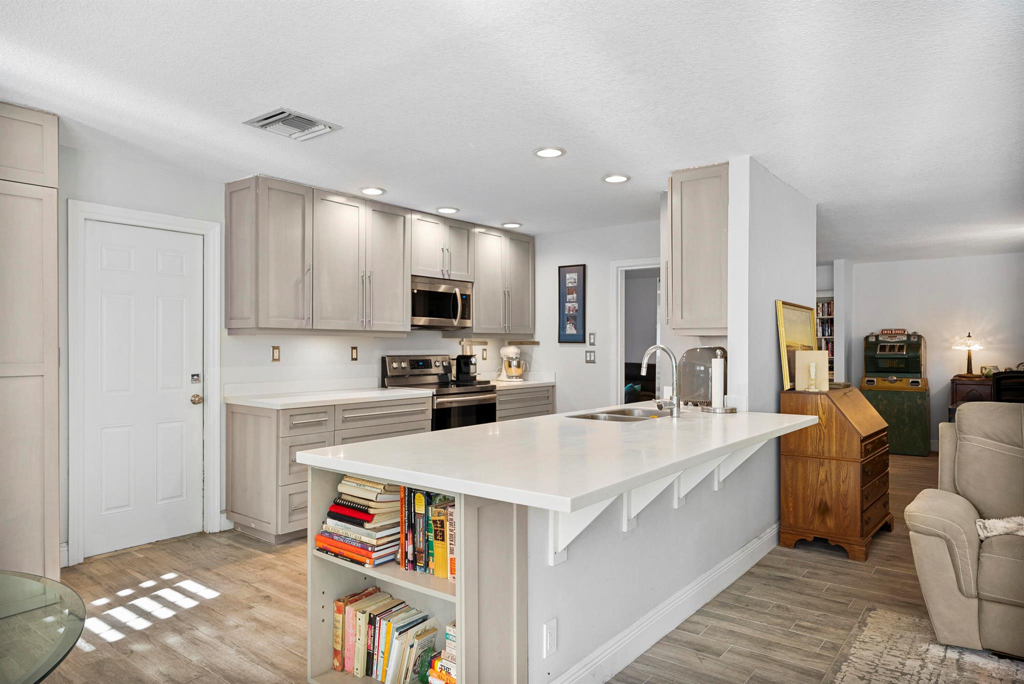 KNOB HILL - Residential