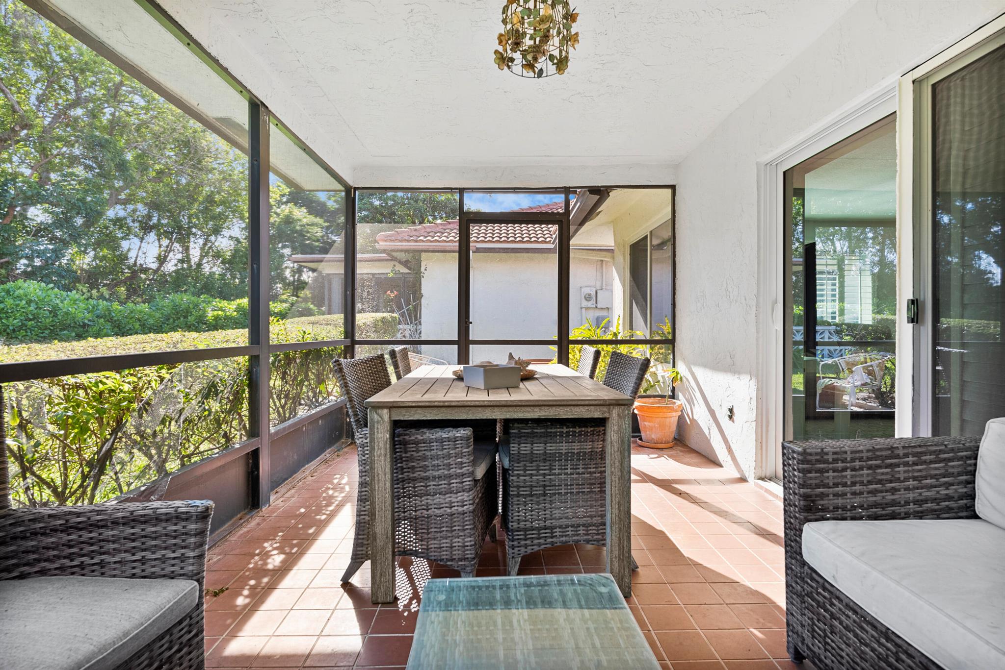 KNOB HILL - Residential