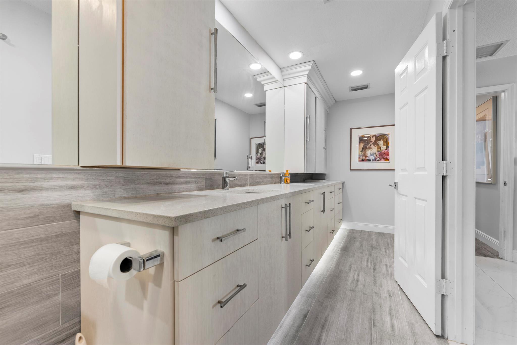 KNOB HILL - Residential