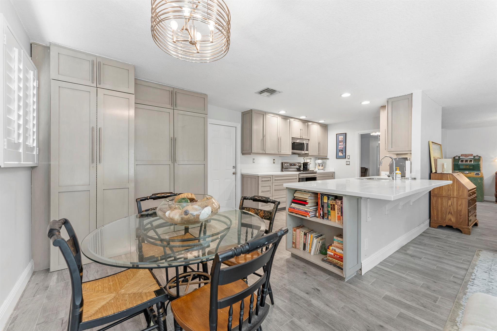 KNOB HILL - Residential