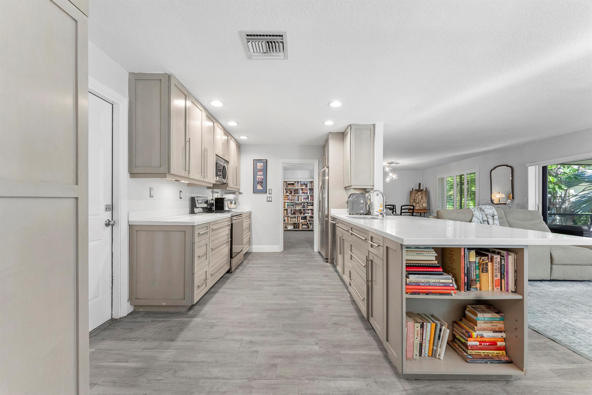 KNOB HILL - Residential