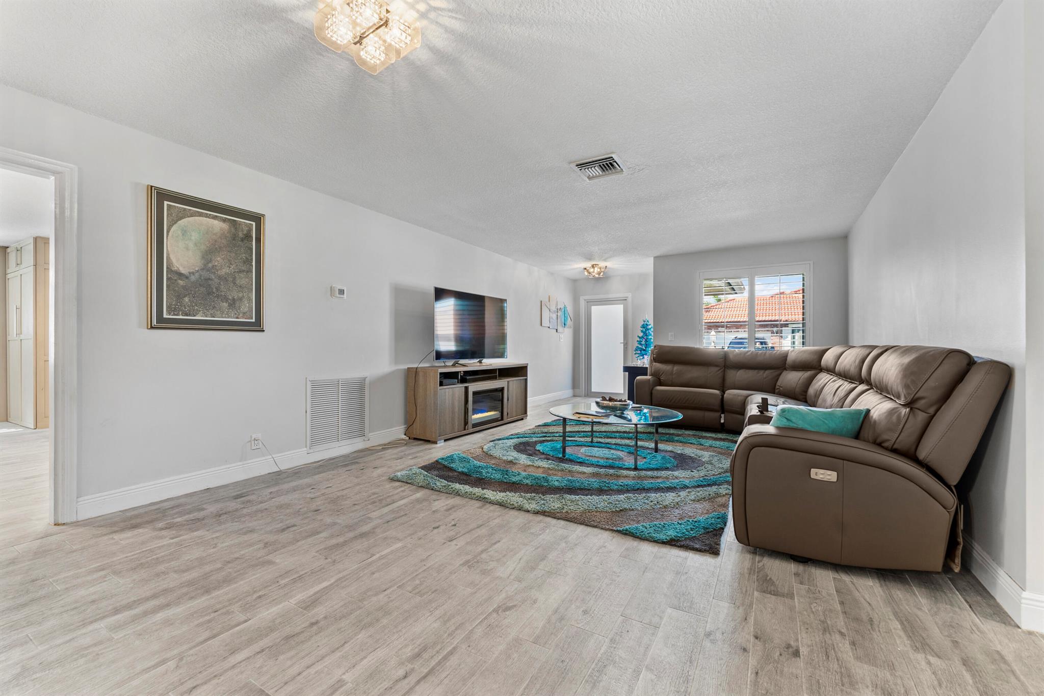 KNOB HILL - Residential