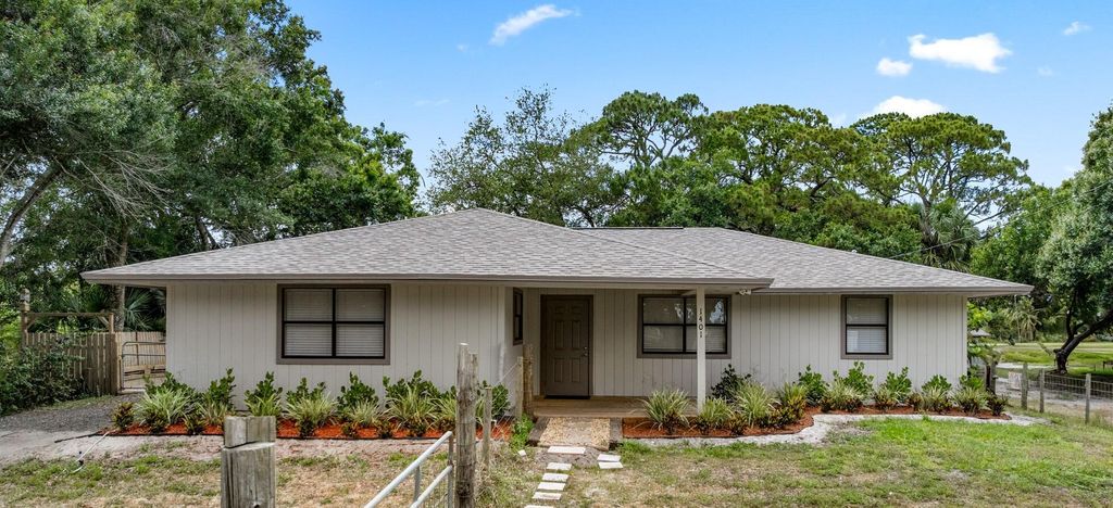 Photo of 1401 S Jenkins Road, Fort Pierce, FL 34947 (MLS # R11092432)