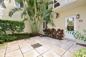 COMMODORE APARTMENTS COND - Residential Lease