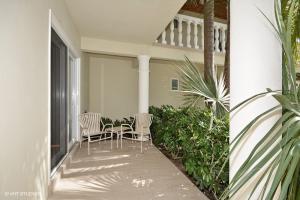 COMMODORE APARTMENTS COND - Residential Lease