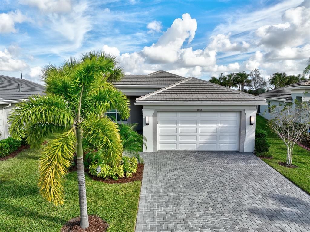 Photo of 11762 SW Waterford Isle Way, Port Saint Lucie, FL 34987 (MLS # R10855799)