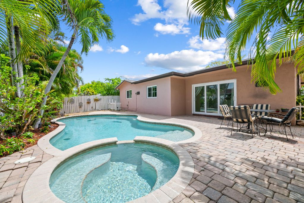 Photo of 313 SE 4th Terrace, Dania Beach, FL 33004 (MLS # B26011240)