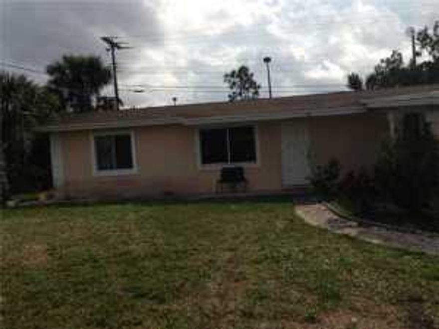 BRAND NEW RENOVATION. THIS WAS AN REO AND NOW THE NEW OWNER HAS COME IN AND RENOVATED THIS HOUSE COMPLETELY. THERE IS NEW PAINT AND NEW APPLIANCES. BATHROOMS HAS BEEN REDONE AS WELL. THE UNIT WILL BE CLEANED BEFORE THE NEW TENANT COMES IN. THIS SINGLE FAMILY HOME HAS ALL NEW APPLIANCES AND NEW WASHER AND DRYER.  VERY EASY OWNER TO WORK WITH HERE. PETS ARE ALLOWED. NON HOA COMMUNITY HERE. CLOSE TO THE TURNPIKE AND DOWNTOWN CITY PLACE AS WELL.