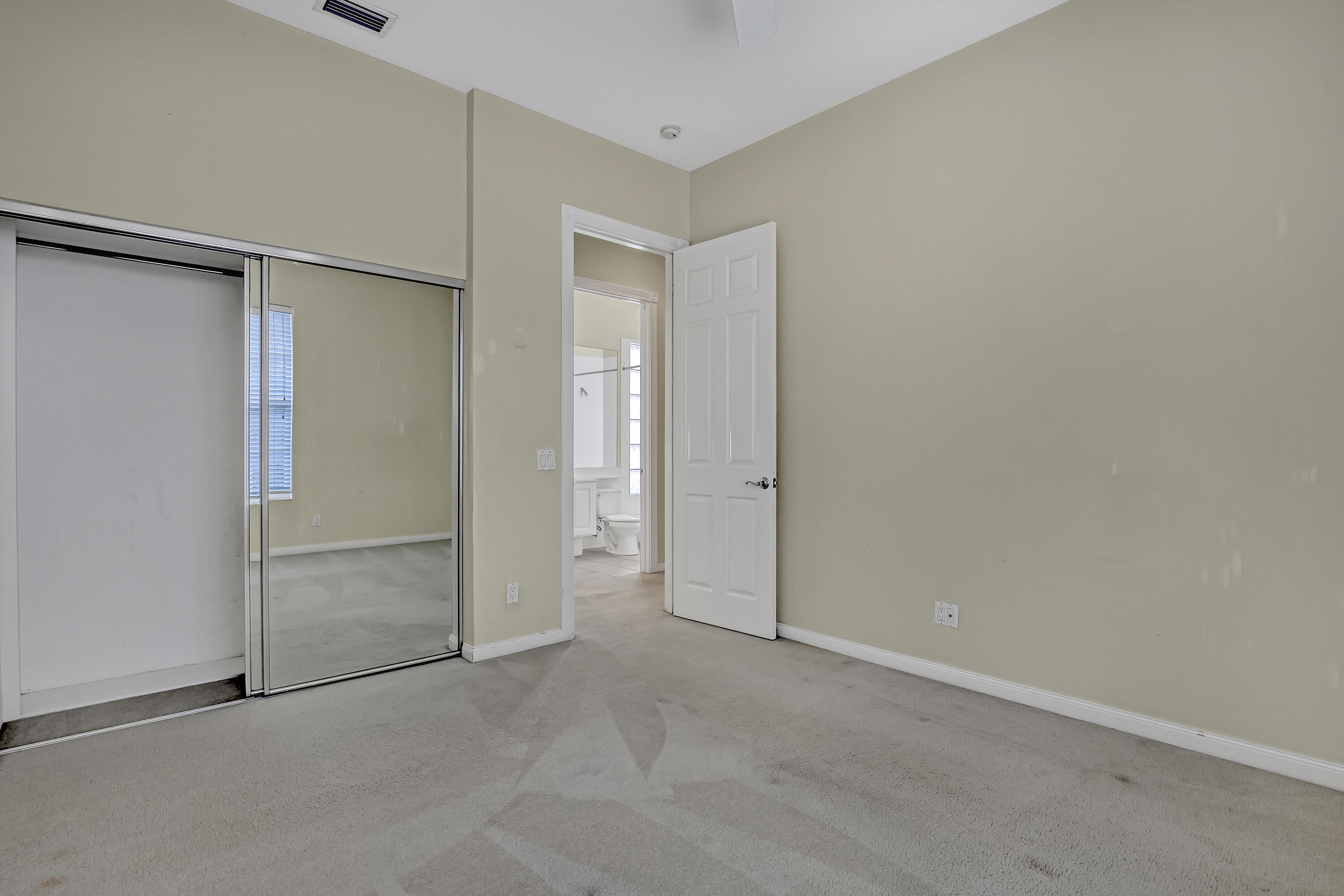 RIVERWALK 4 - Residential