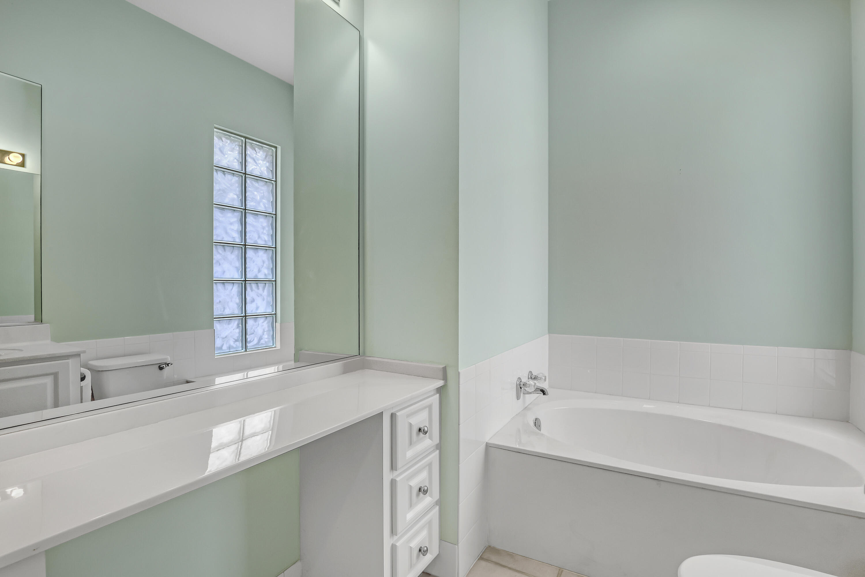 RIVERWALK 4 - Residential