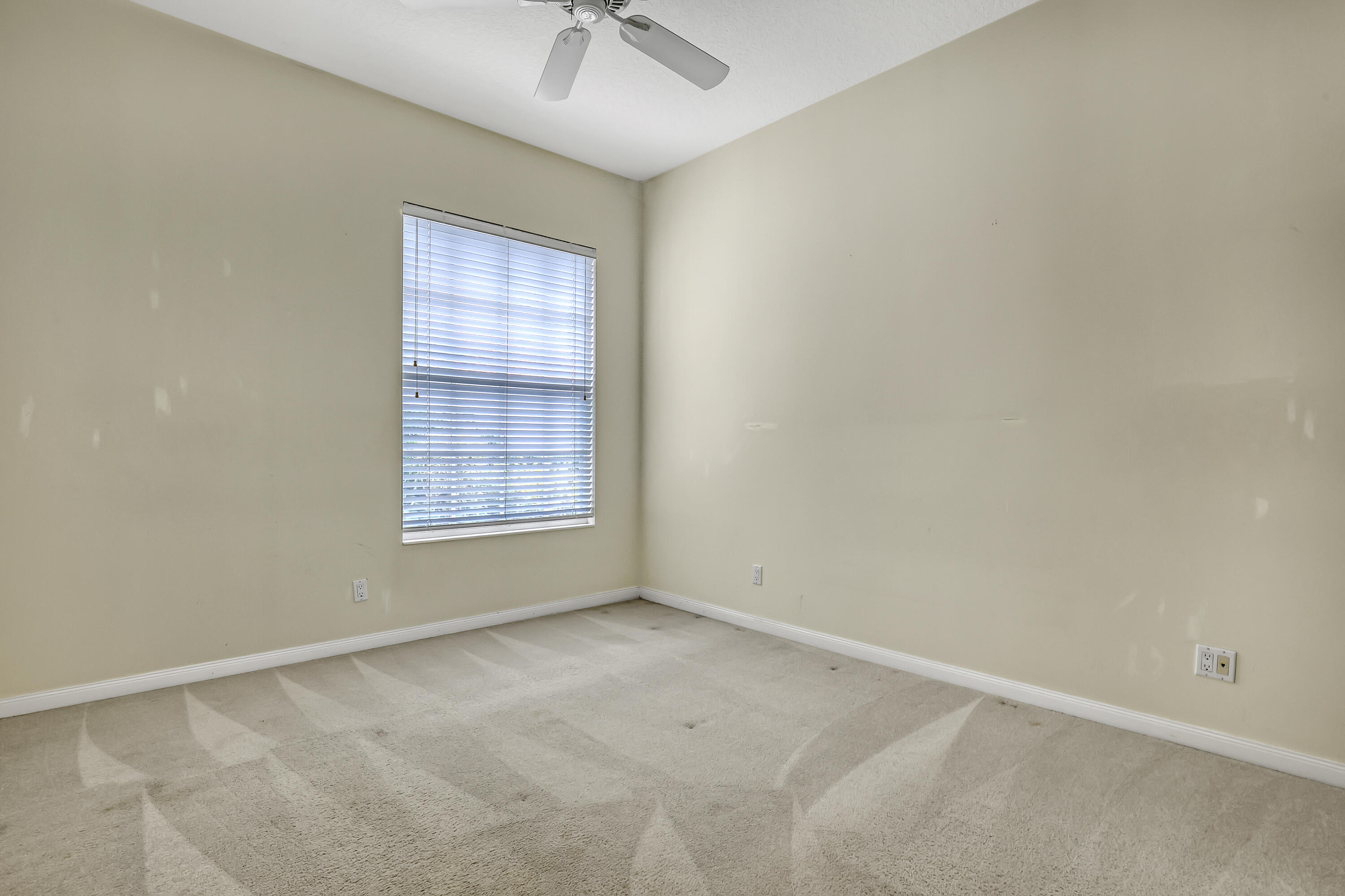 RIVERWALK 4 - Residential