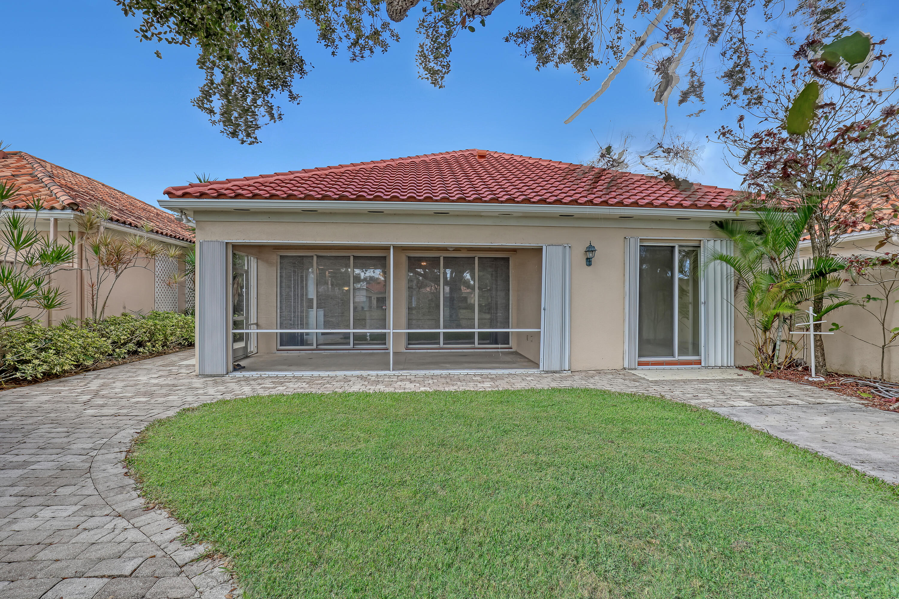 RIVERWALK 4 - Residential