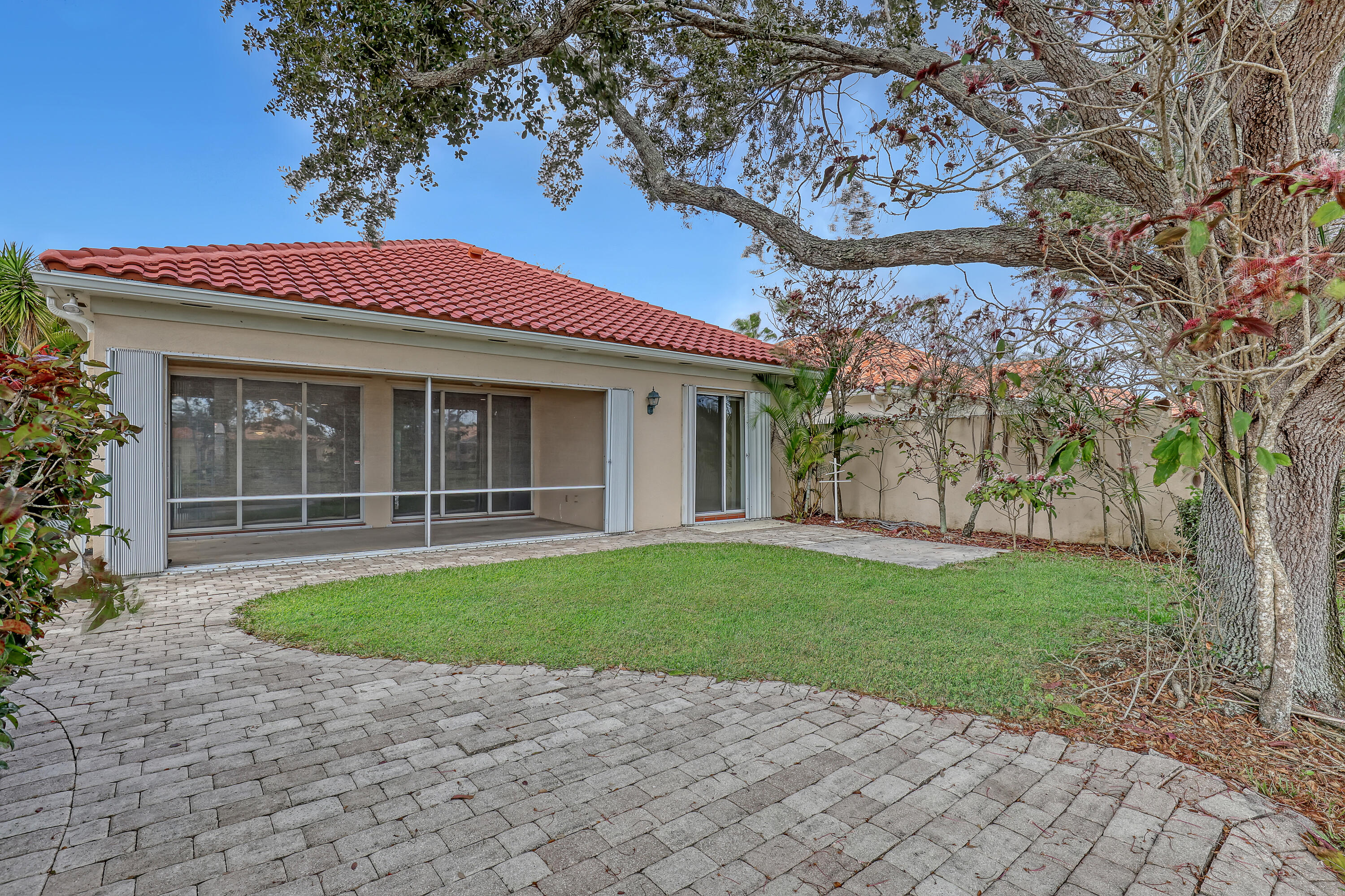 RIVERWALK 4 - Residential