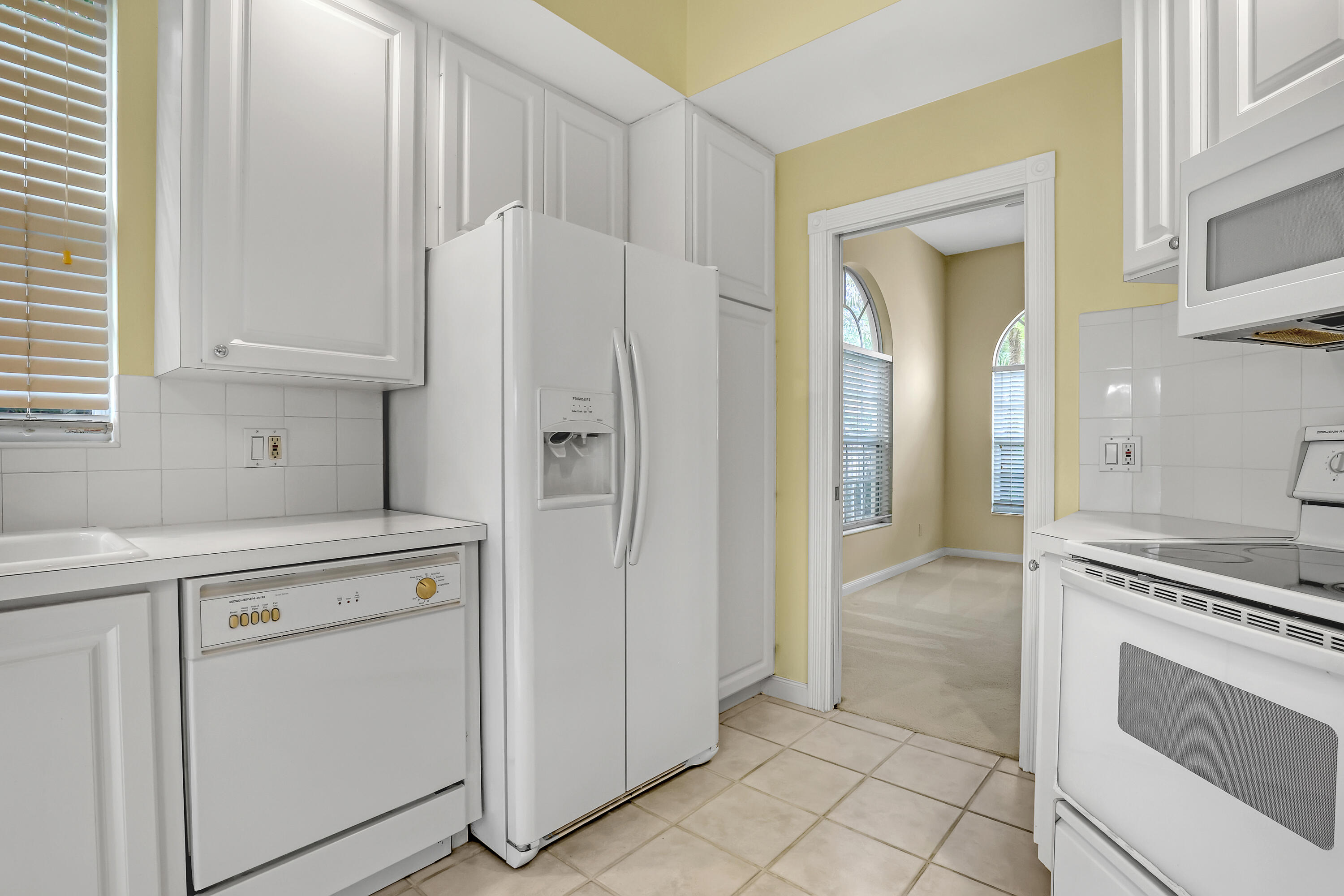 RIVERWALK 4 - Residential