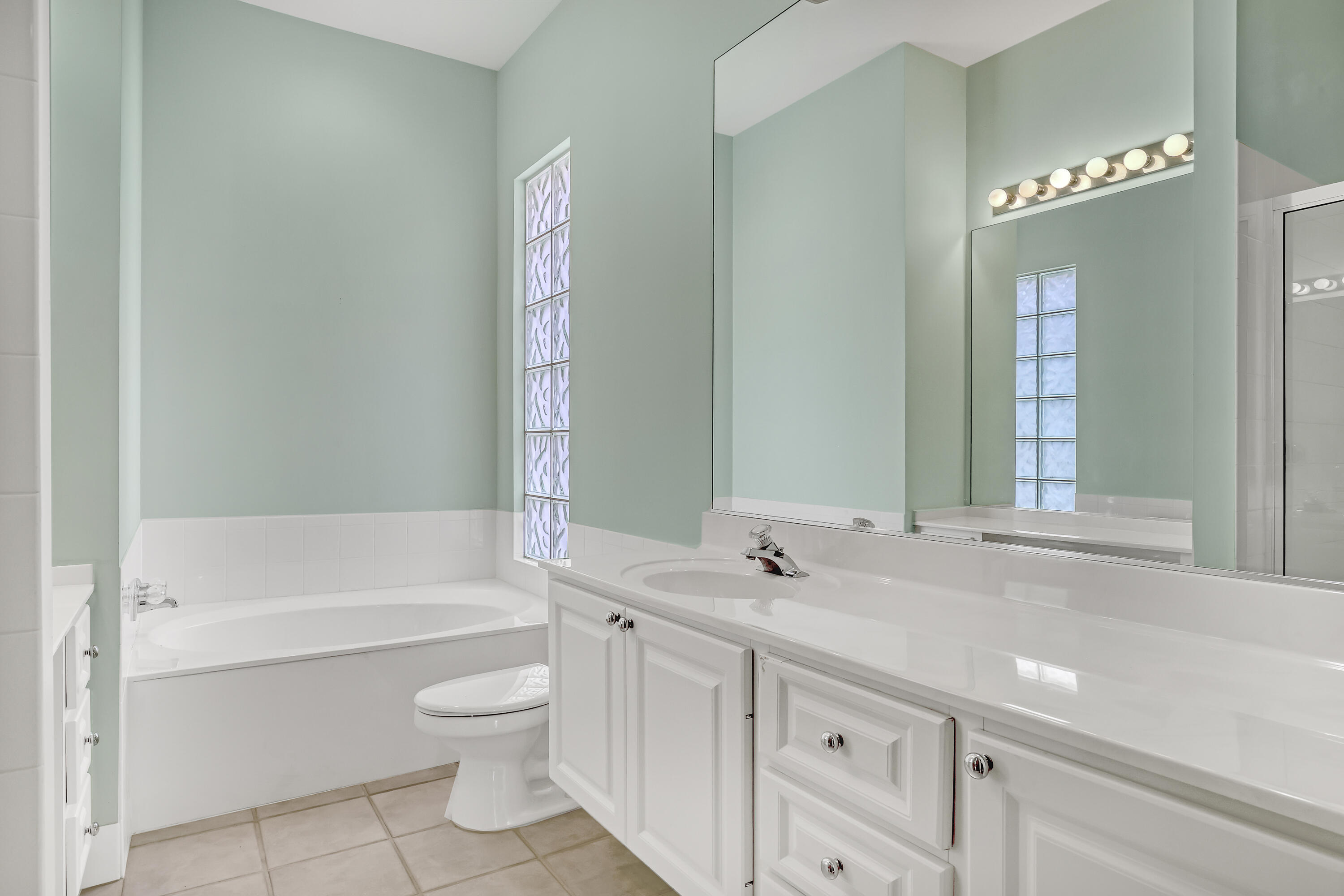 RIVERWALK 4 - Residential