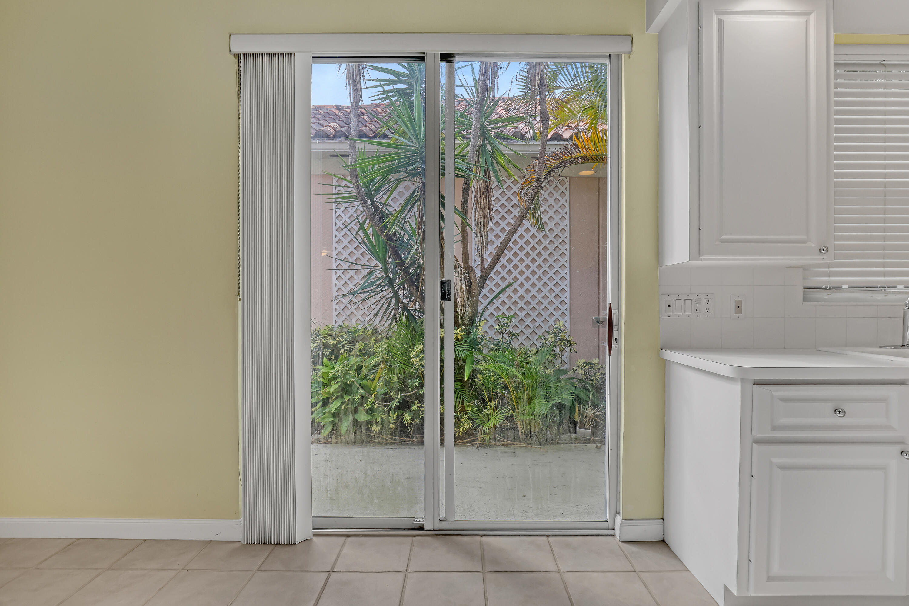 RIVERWALK 4 - Residential