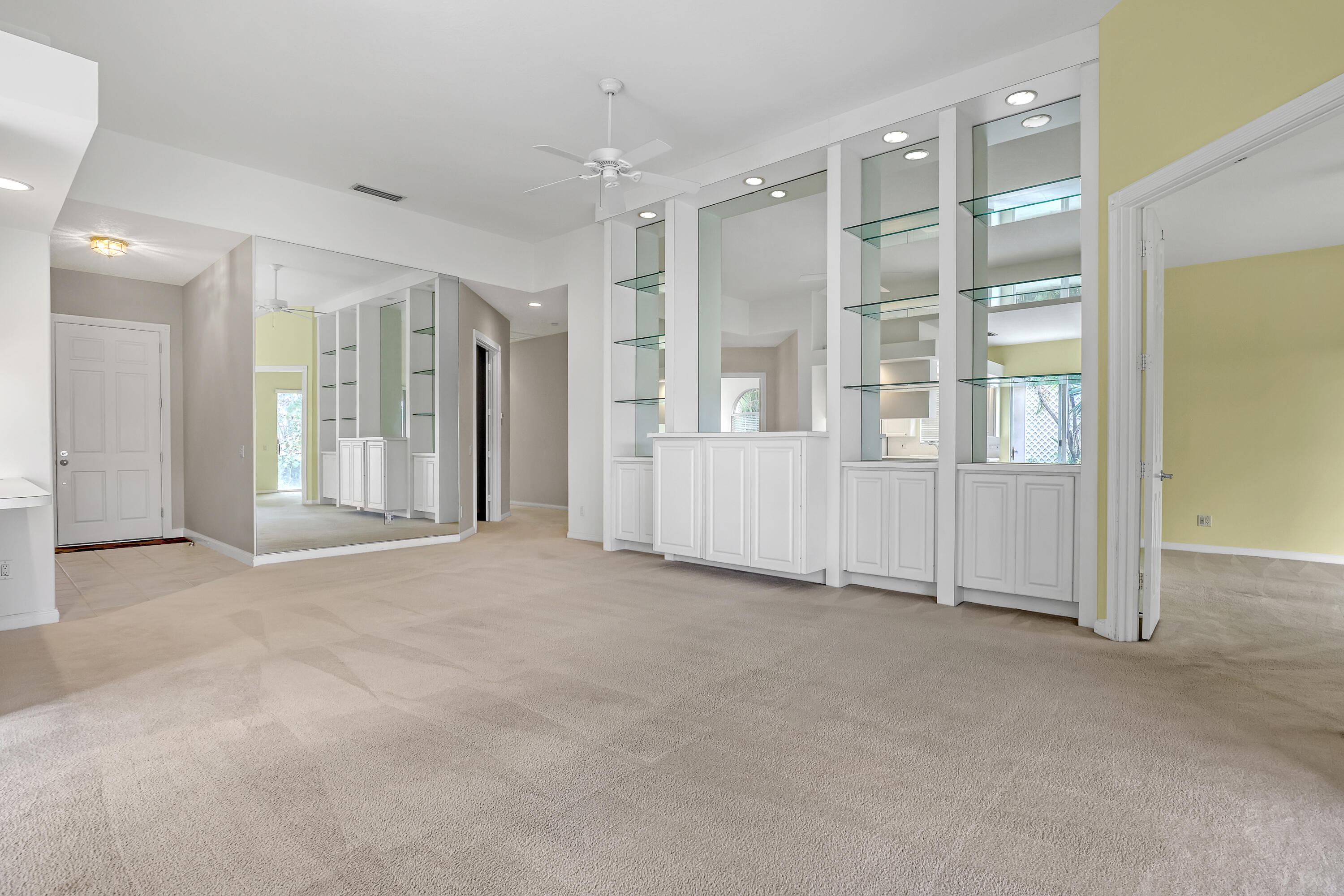 RIVERWALK 4 - Residential