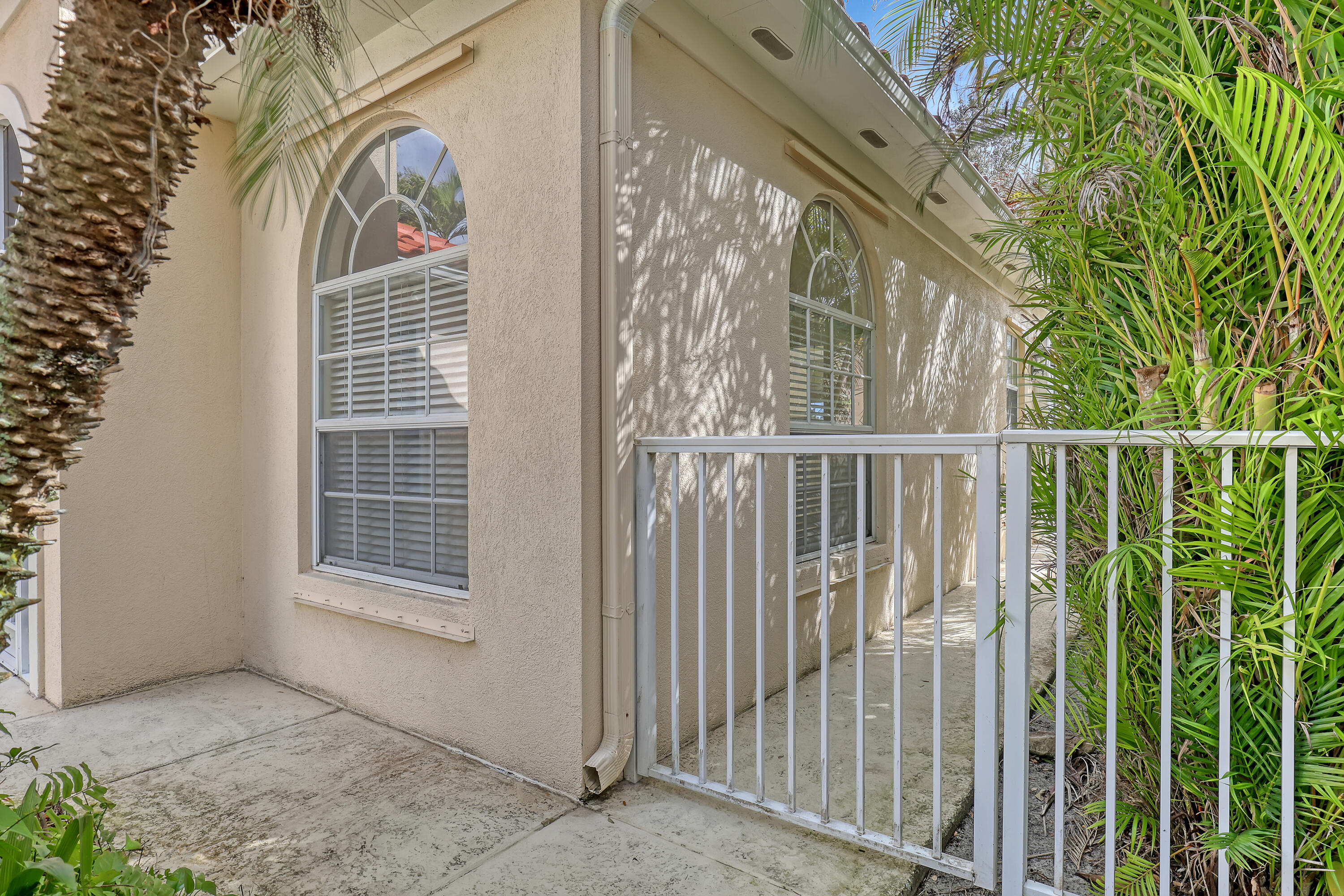 RIVERWALK 4 - Residential