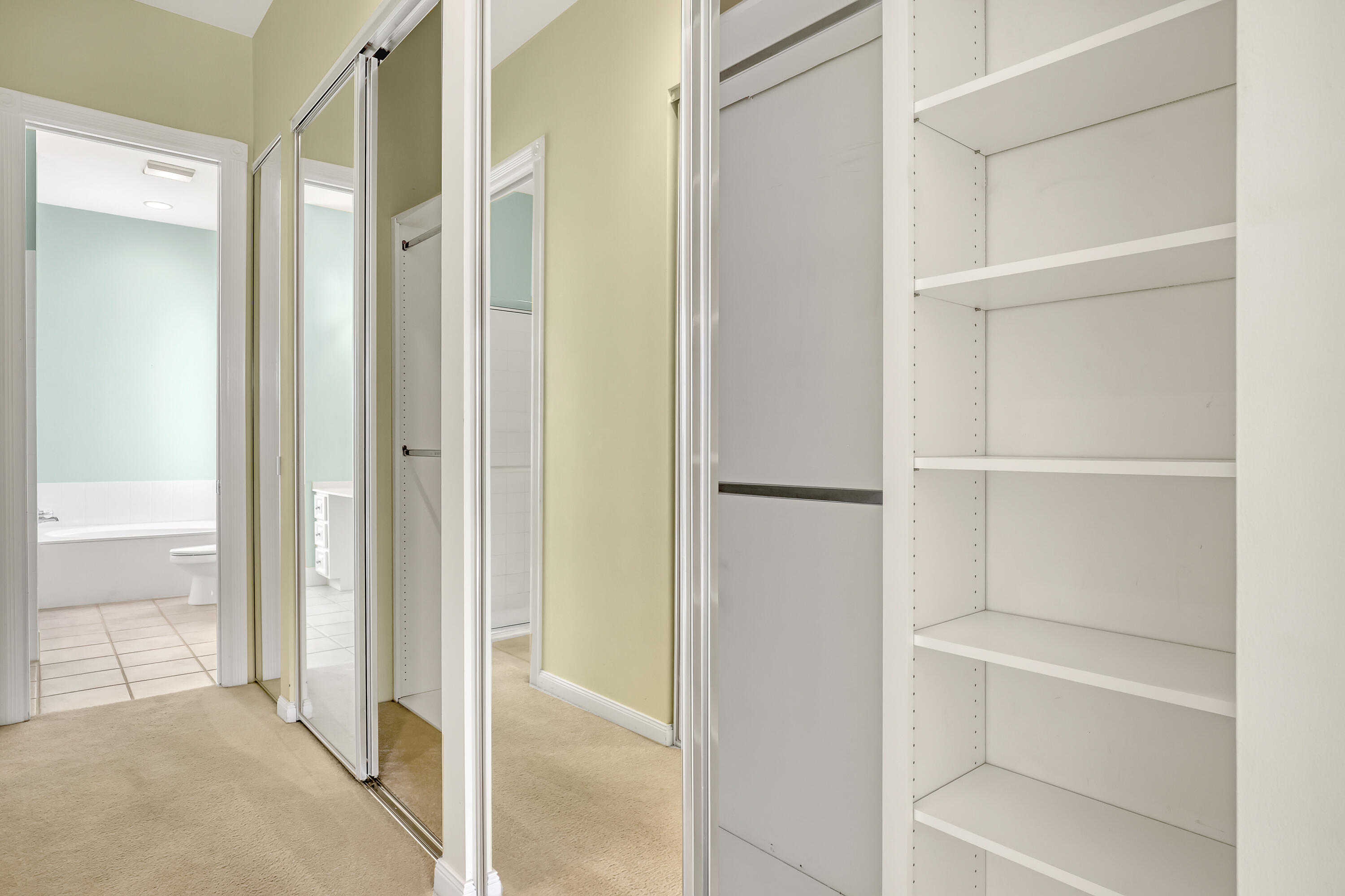 RIVERWALK 4 - Residential