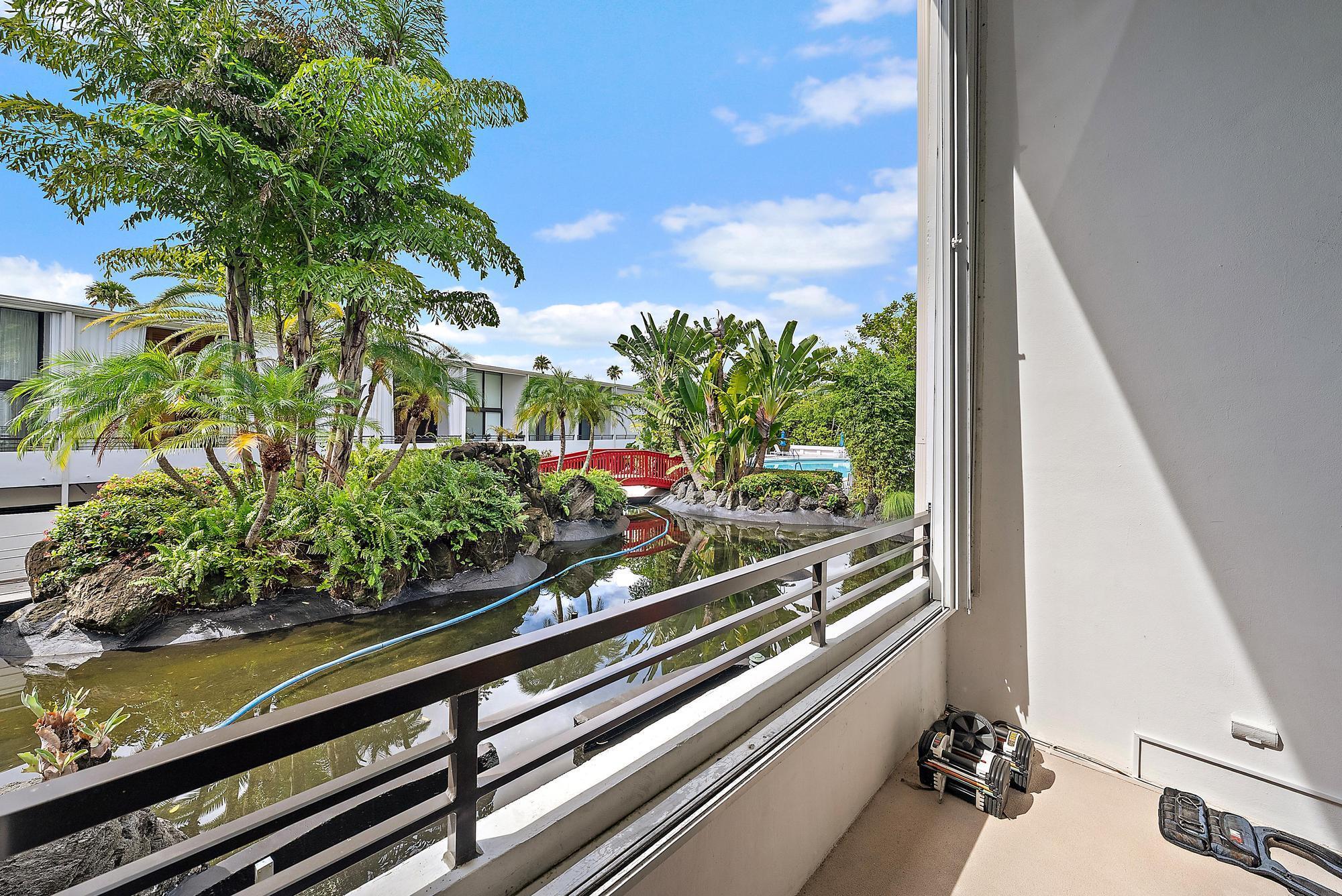 MAYFAIR HOUSE CONDO - Residential