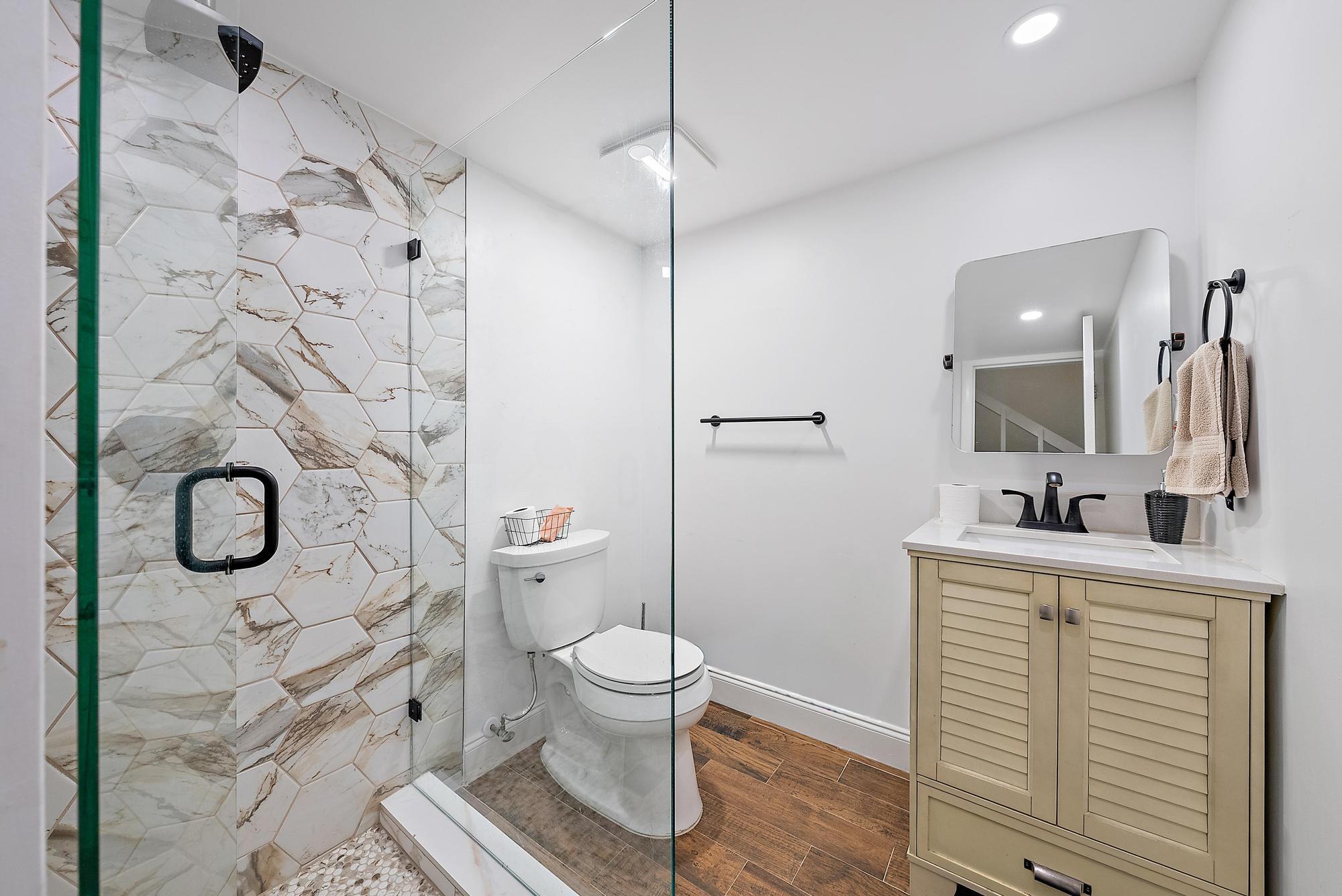 MAYFAIR HOUSE CONDO - Residential