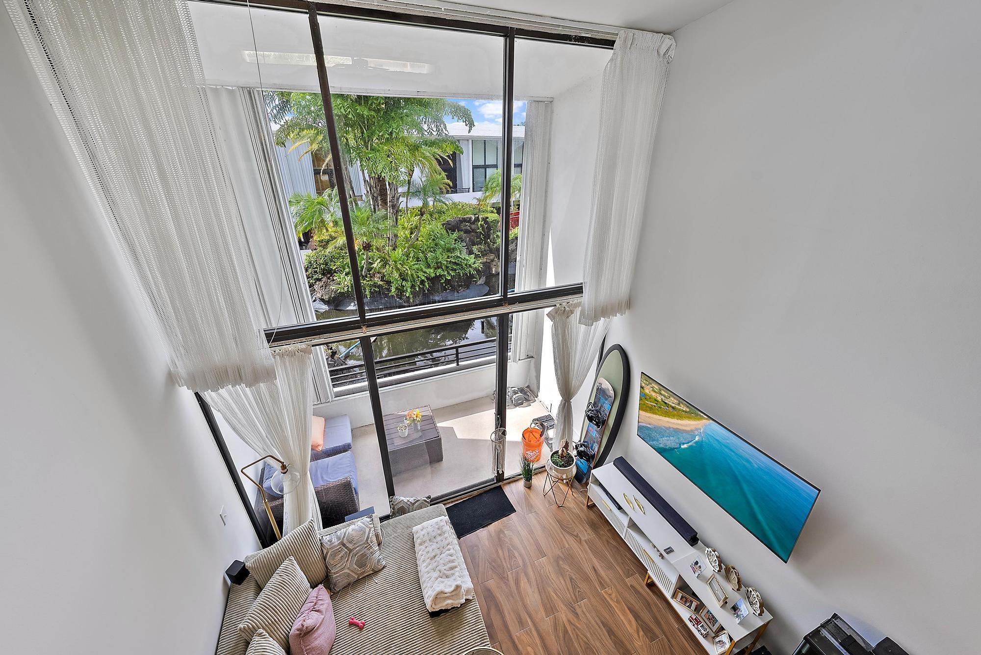 MAYFAIR HOUSE CONDO - Residential