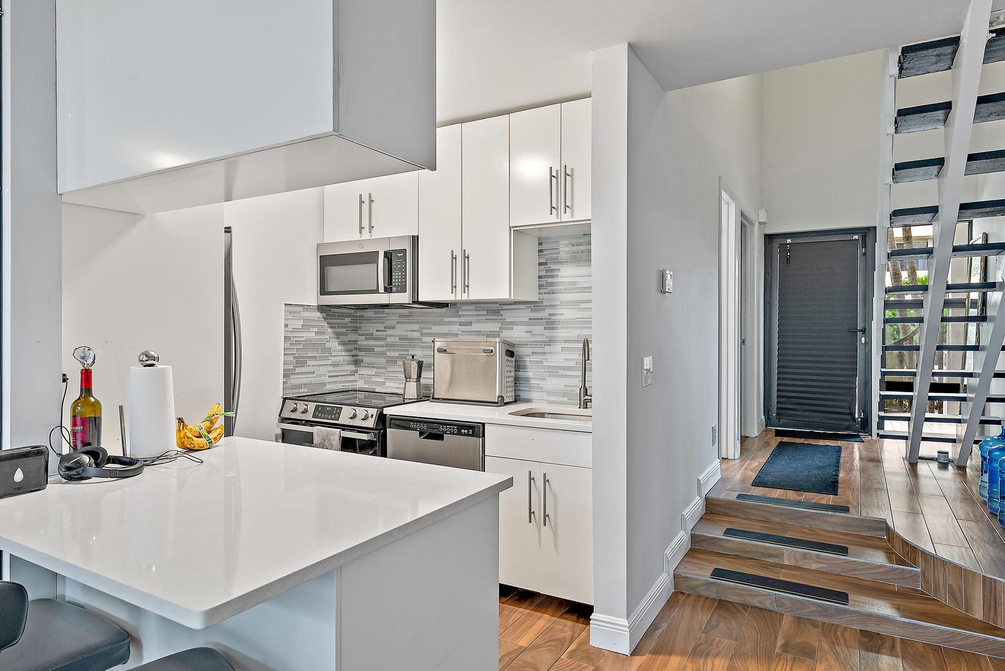 MAYFAIR HOUSE CONDO - Residential