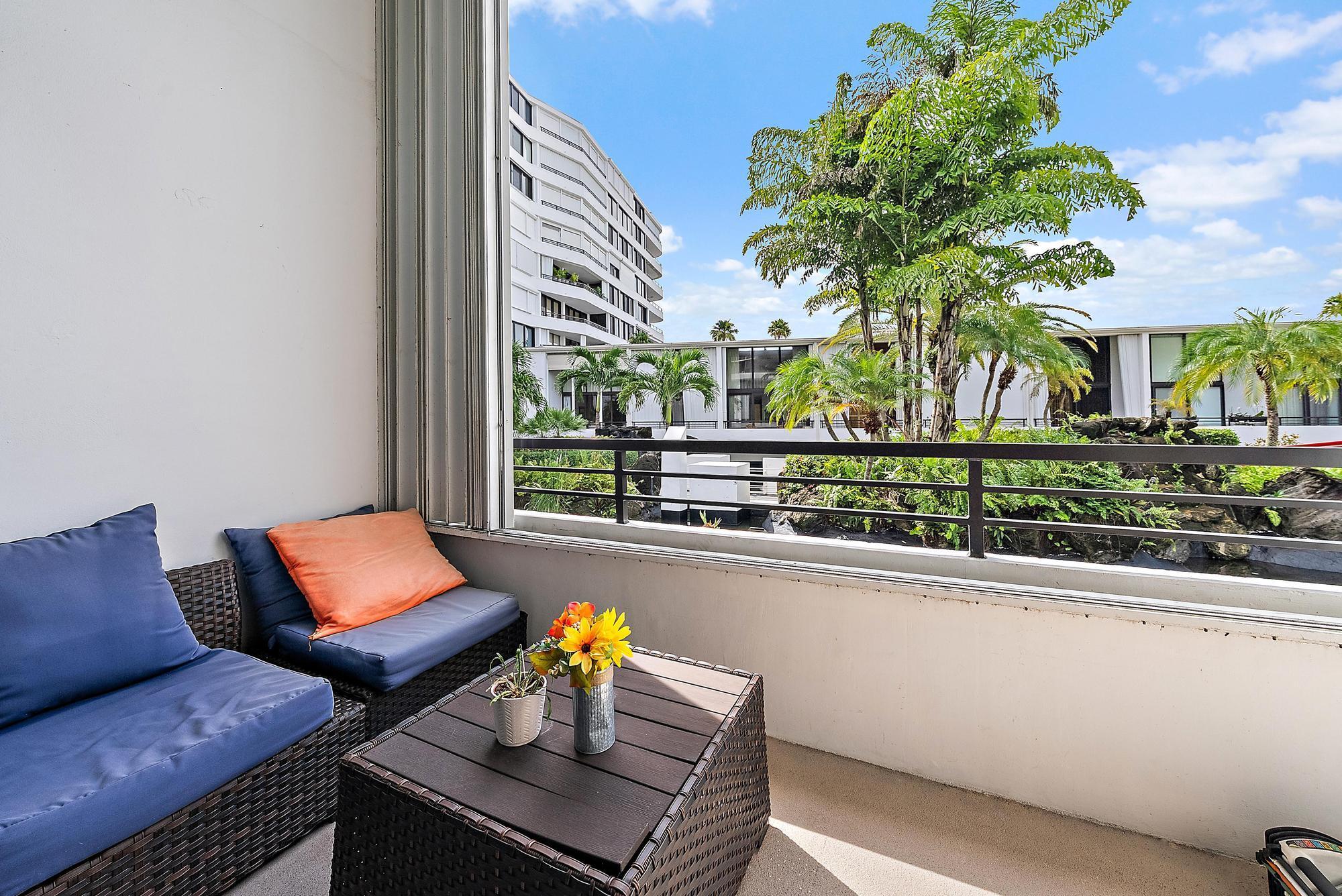 MAYFAIR HOUSE CONDO - Residential