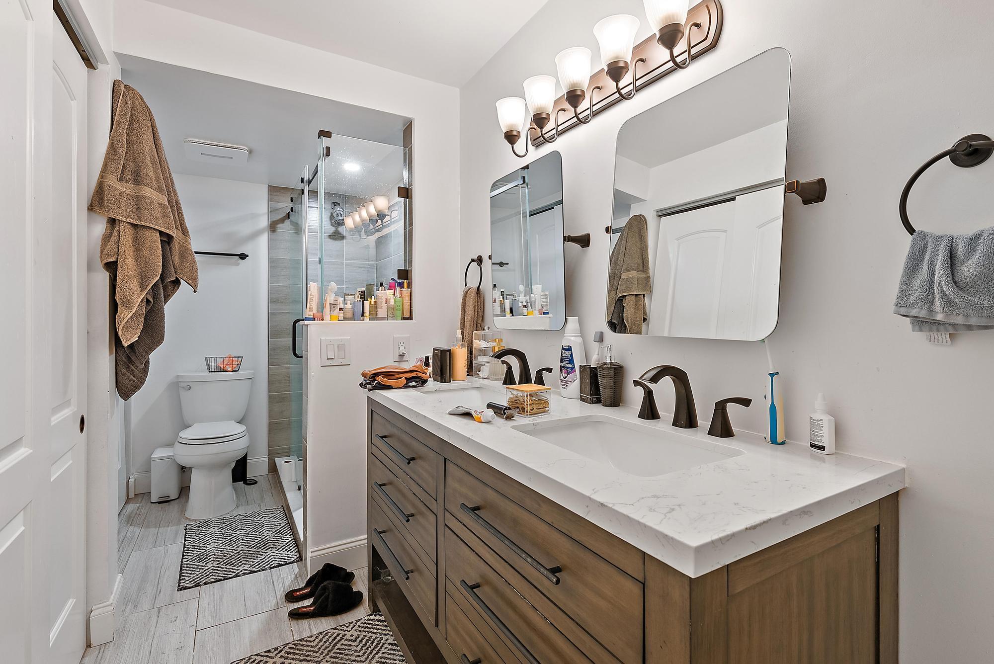 MAYFAIR HOUSE CONDO - Residential