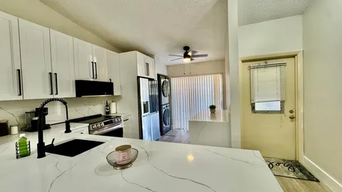705 Sunny Pine Way Unit E5510, Greenacres, FL MLS: R11076745