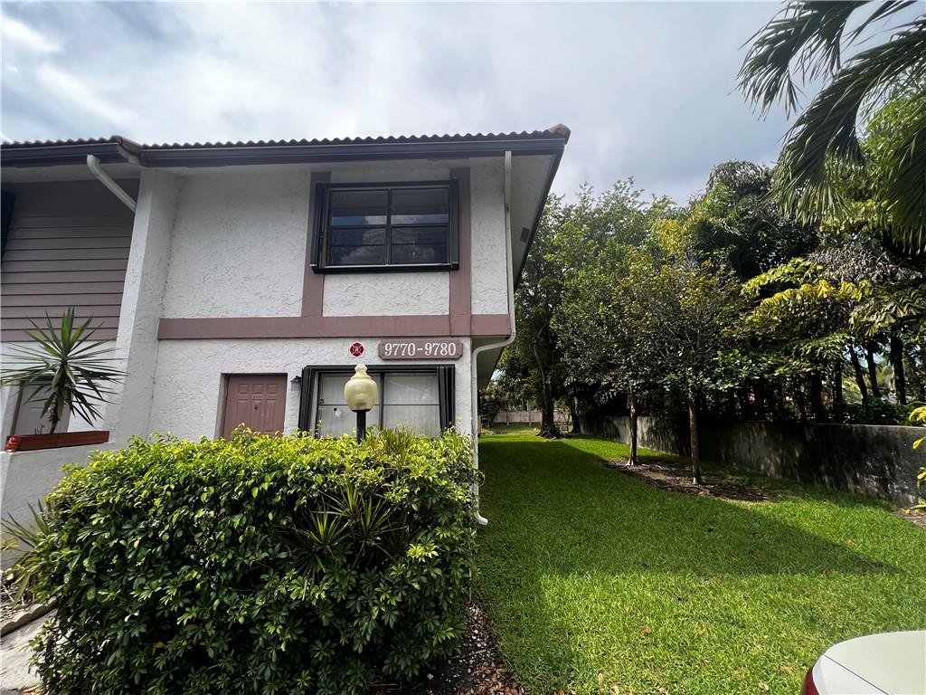 Maplewood Townhouses - Residential