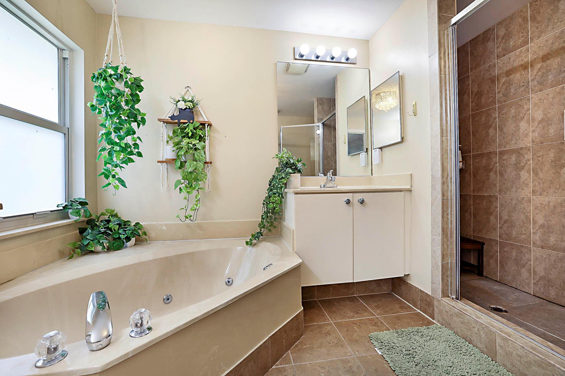 Riviera Beach, Florida 33418, United States, 3 Bedrooms Bedrooms, ,3 BathroomsBathrooms,Residential,Pending,209495