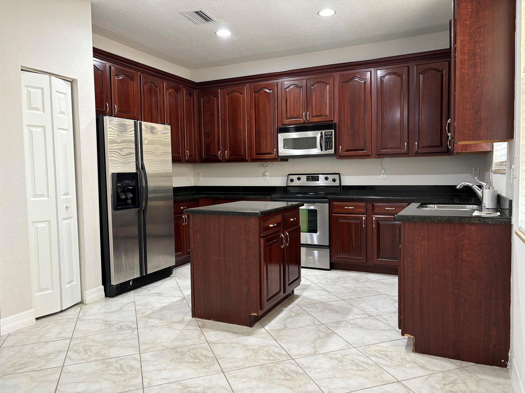 FAIRFIELD GARDENS - Residential Lease