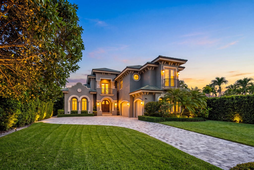 Photo of 1207 N ATLANTIC Drive, Lantana, FL 33462 (MLS # B26089108)
