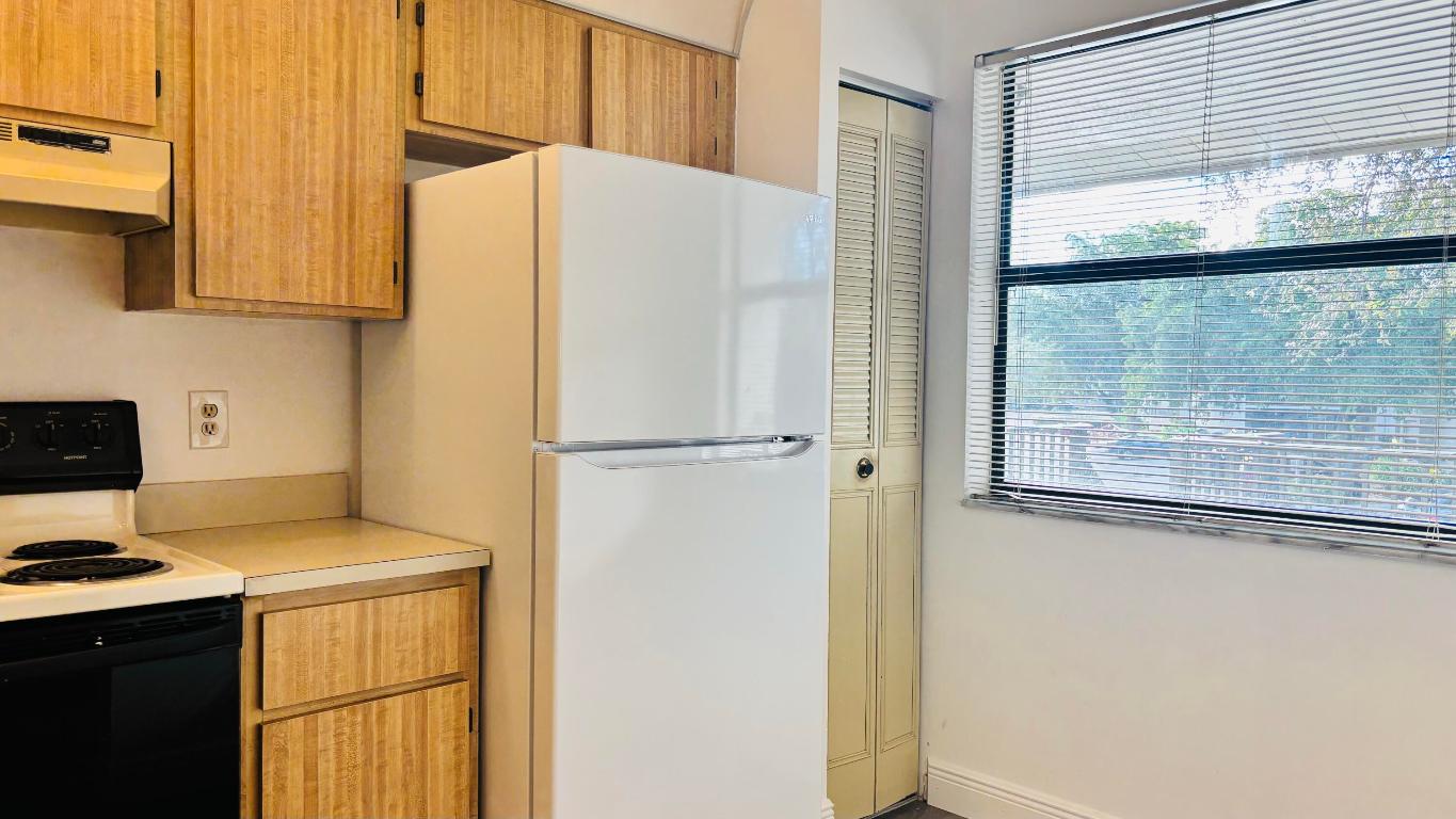 VILLAS AT MEADOW LAKES CONDO - Residential Lease