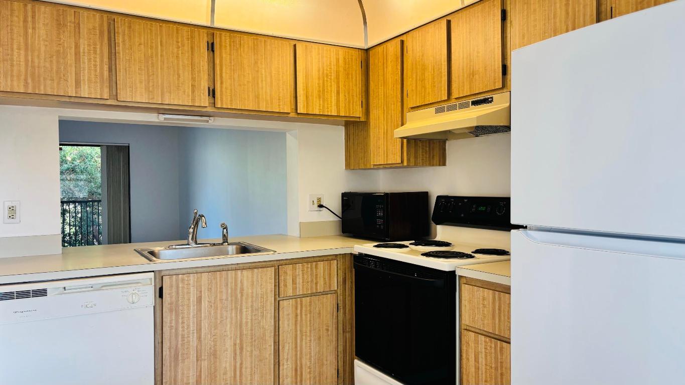 VILLAS AT MEADOW LAKES CONDO - Residential Lease