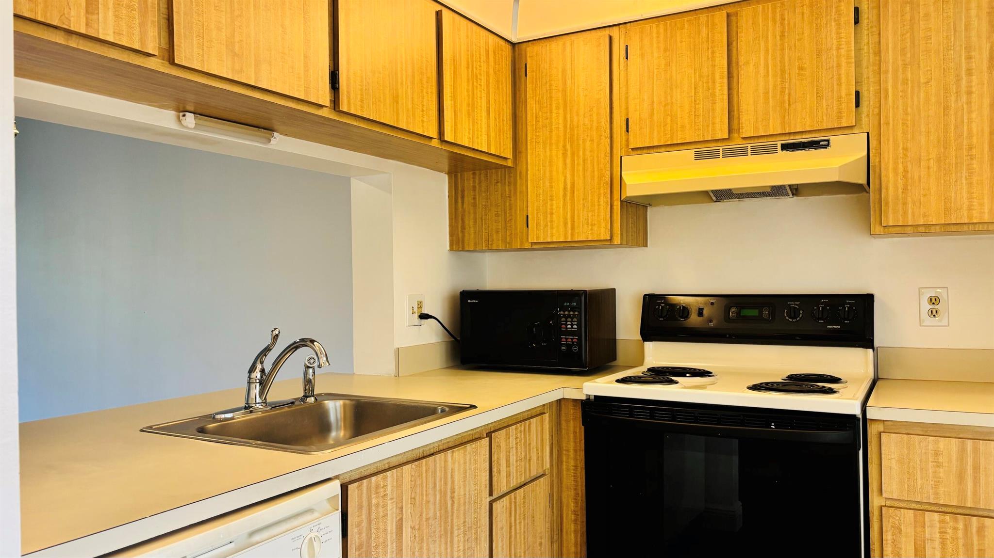 VILLAS AT MEADOW LAKES CO - Residential Lease