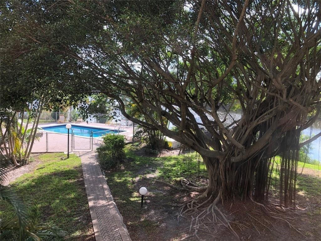 GARDEN LAKES OF INVERRARY - Residential